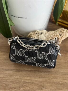 New without tags- Michael Kors Micro Barrel Coin or Lipstick Pouch 🩶